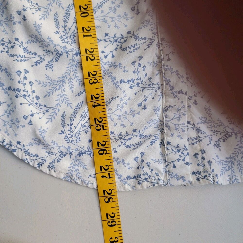 Jachs Girlfriend Womens Medium Blue Floral Design Roll Short Sleeve, Cottagecore - Picture 6 of 7